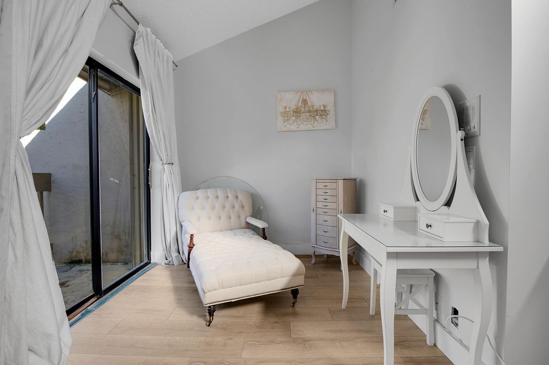 合同活跃: $599,590 (3 贝兹, 2 浴室, 2260 平方英尺)