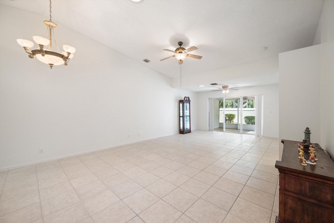 For Sale: $369,000 (2 beds, 2 baths, 1576 Square Feet)