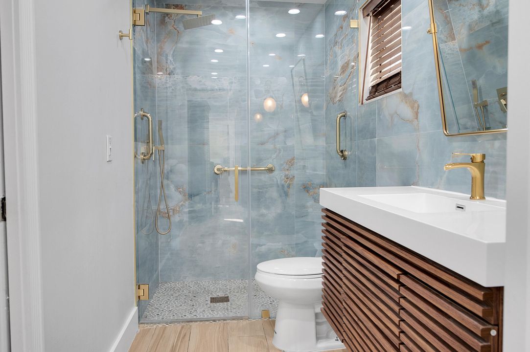 合同活跃: $599,590 (3 贝兹, 2 浴室, 2260 平方英尺)