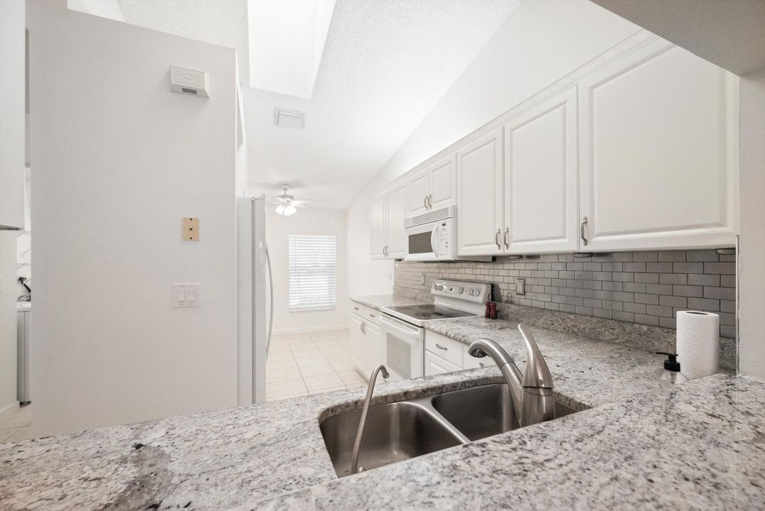 For Sale: $369,000 (2 beds, 2 baths, 1576 Square Feet)