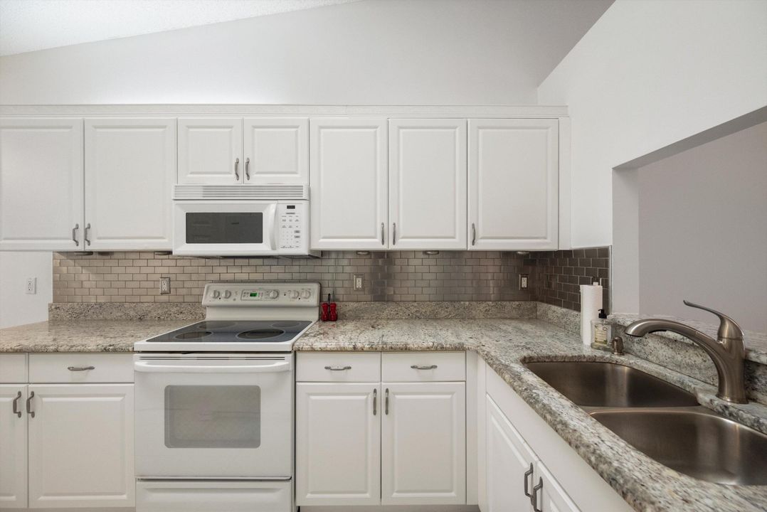 For Sale: $369,000 (2 beds, 2 baths, 1576 Square Feet)