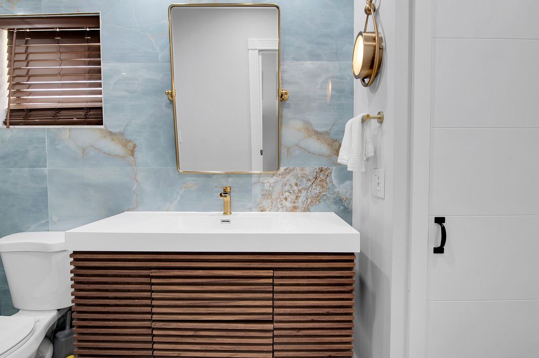 合同活跃: $599,590 (3 贝兹, 2 浴室, 2260 平方英尺)