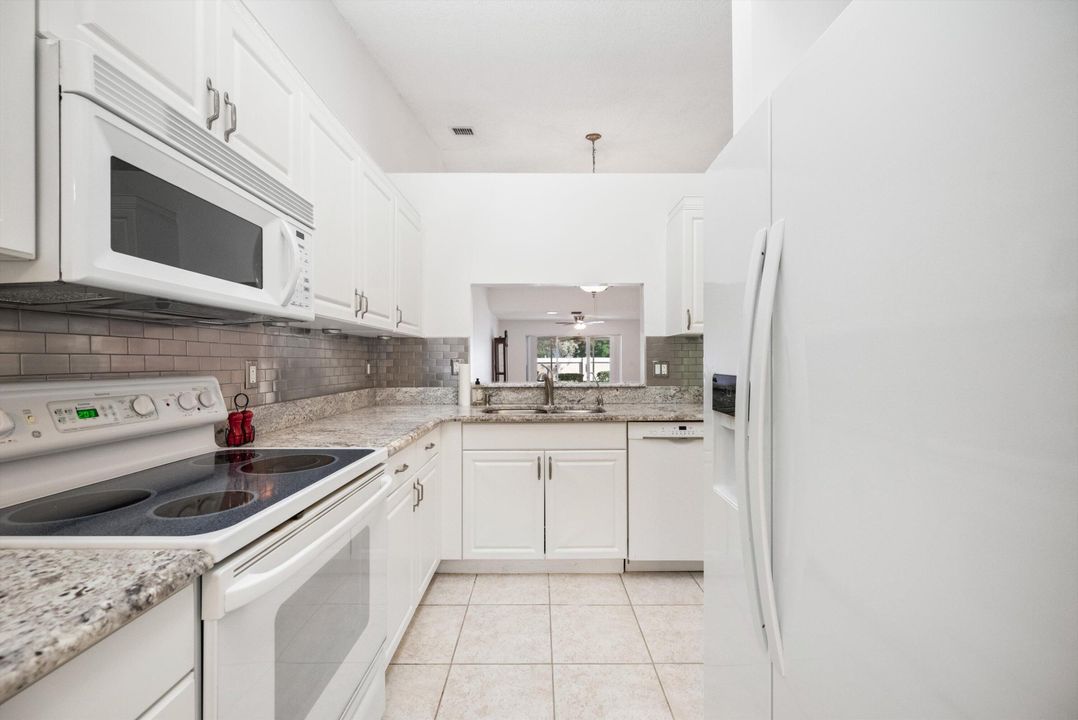 For Sale: $369,000 (2 beds, 2 baths, 1576 Square Feet)