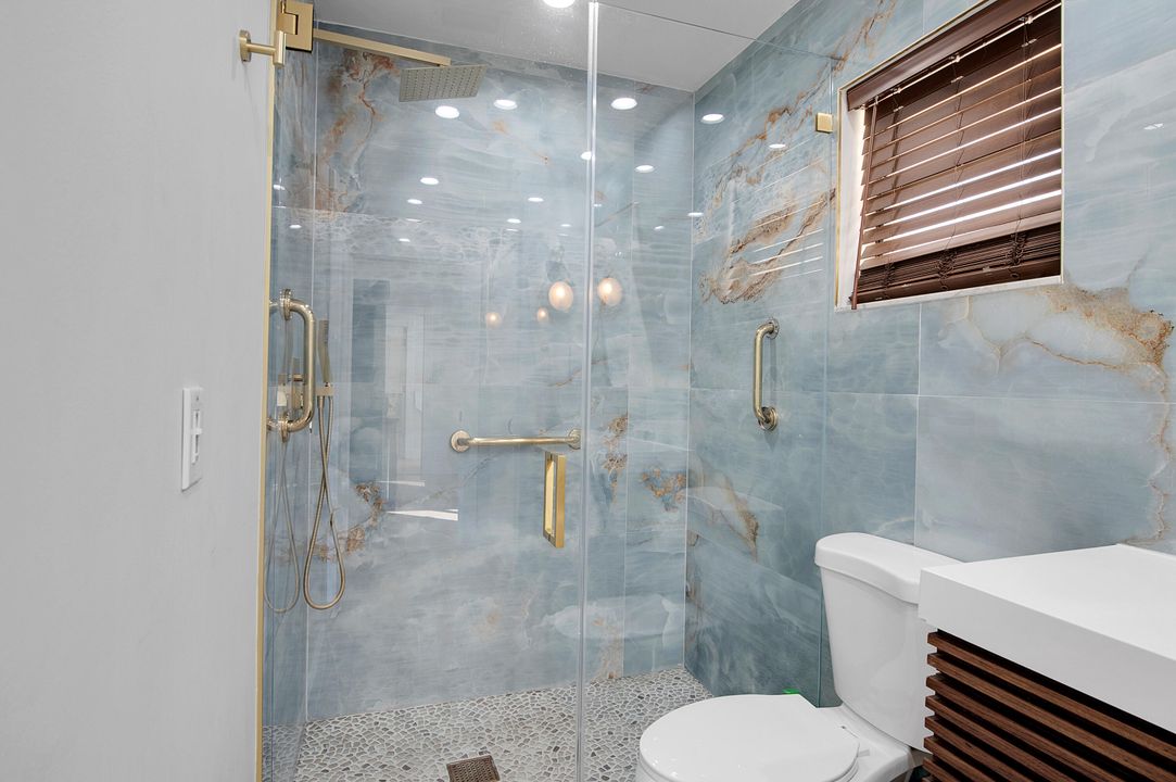 合同活跃: $599,590 (3 贝兹, 2 浴室, 2260 平方英尺)