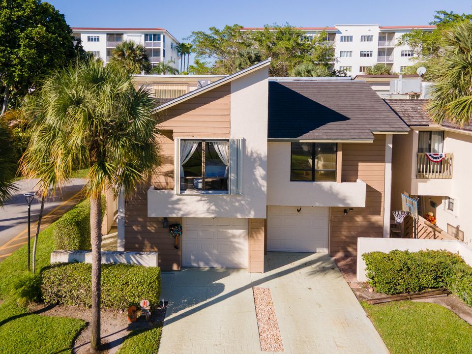 合同活跃: $599,590 (3 贝兹, 2 浴室, 2260 平方英尺)