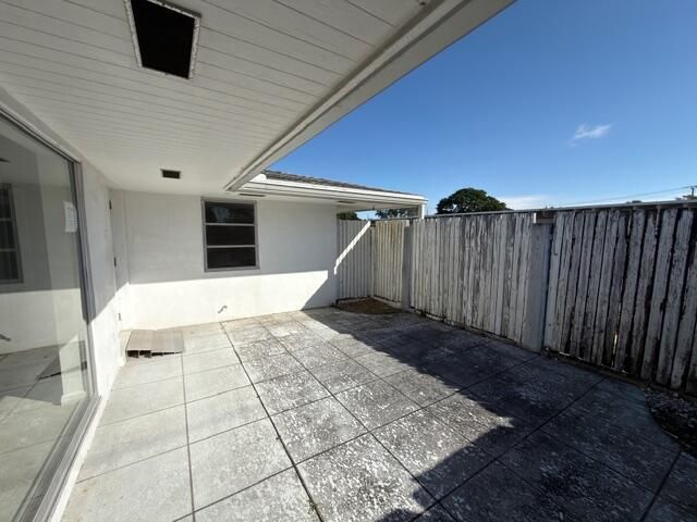 Active With Contract: $119,900 (1 beds, 1 baths, 608 Square Feet)