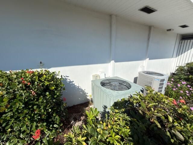 Active With Contract: $119,900 (1 beds, 1 baths, 608 Square Feet)