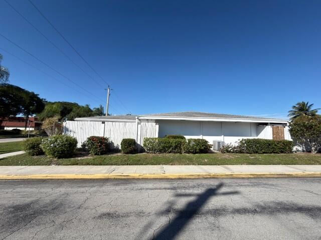 Active With Contract: $119,900 (1 beds, 1 baths, 608 Square Feet)