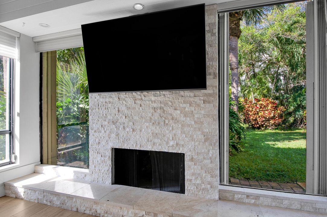 合同活跃: $599,590 (3 贝兹, 2 浴室, 2260 平方英尺)