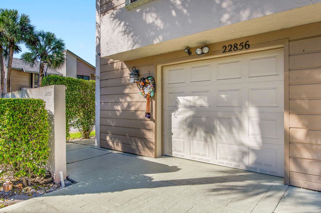 合同活跃: $599,590 (3 贝兹, 2 浴室, 2260 平方英尺)