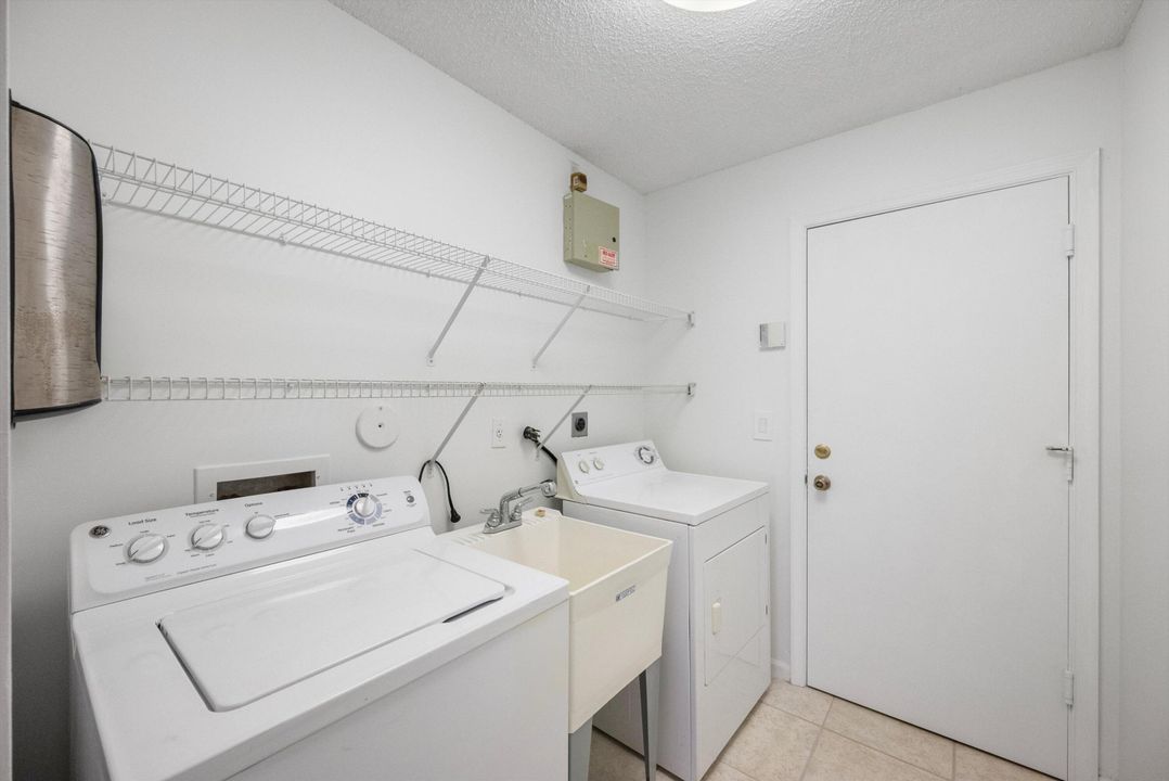 For Sale: $369,000 (2 beds, 2 baths, 1576 Square Feet)
