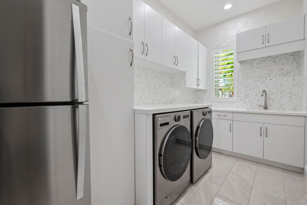 Active With Contract: $3,195,000 (4 beds, 5 baths, 4783 Square Feet)