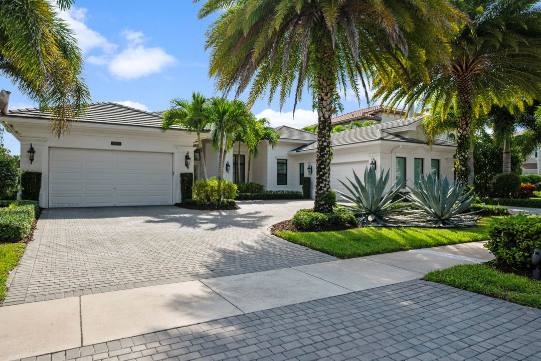 Active With Contract: $3,195,000 (4 beds, 5 baths, 4783 Square Feet)