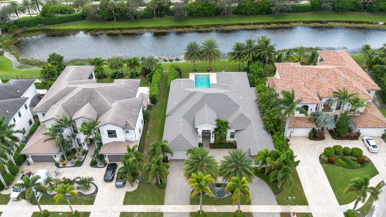 Active With Contract: $3,195,000 (4 beds, 5 baths, 4783 Square Feet)