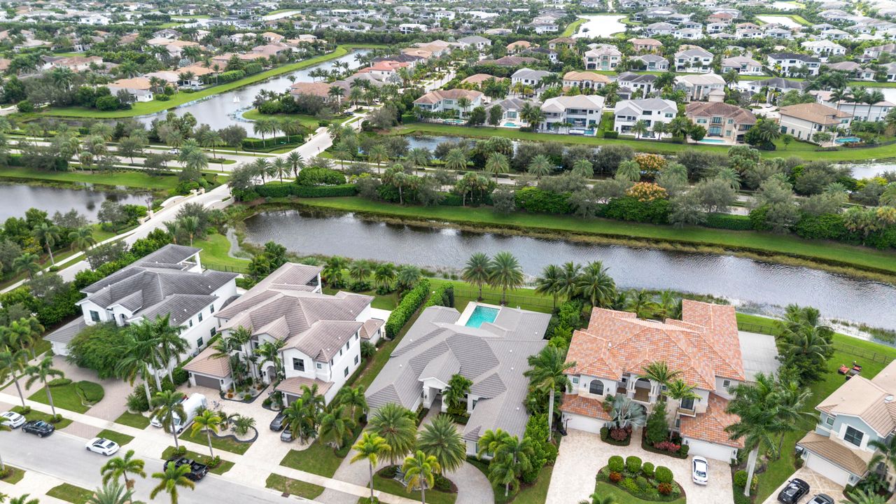 Active With Contract: $3,195,000 (4 beds, 5 baths, 4783 Square Feet)