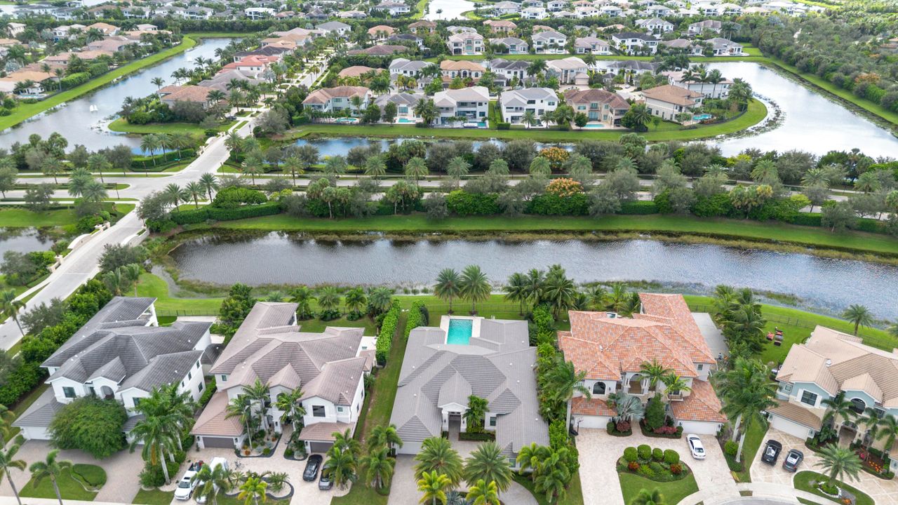 Active With Contract: $3,195,000 (4 beds, 5 baths, 4783 Square Feet)