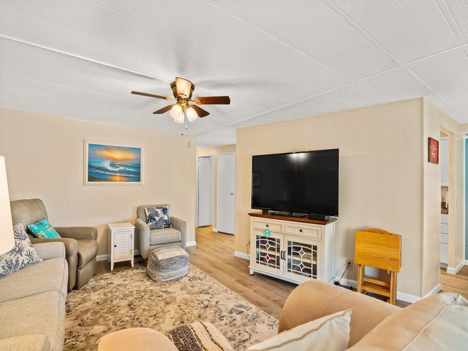 For Sale: $199,000 (2 beds, 2 baths, 1152 Square Feet)