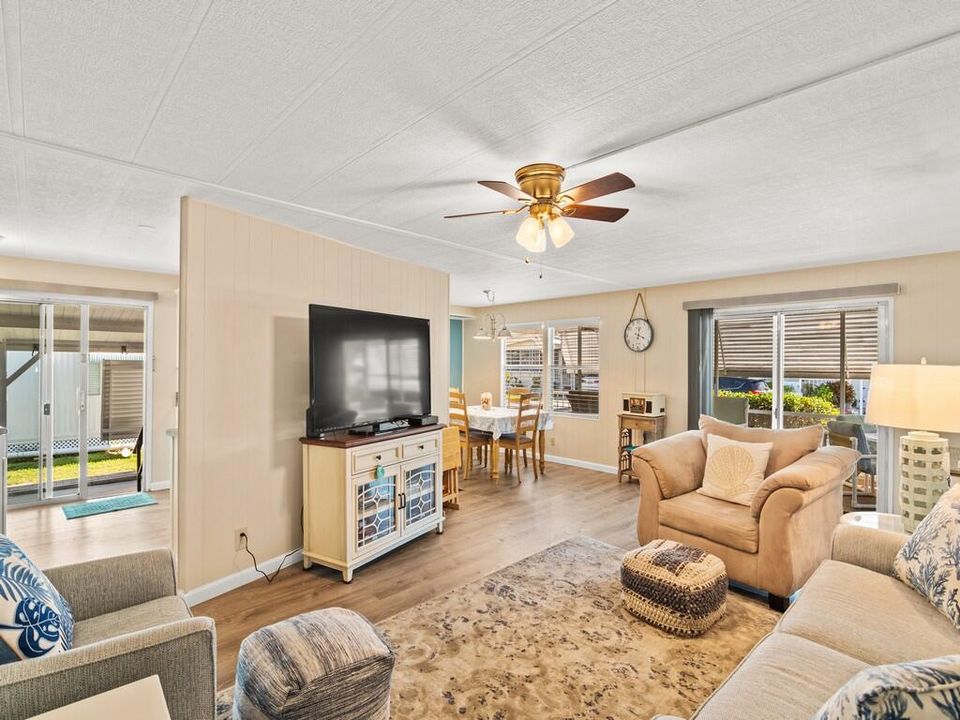 For Sale: $199,000 (2 beds, 2 baths, 1152 Square Feet)