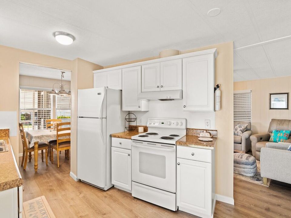 For Sale: $199,000 (2 beds, 2 baths, 1152 Square Feet)