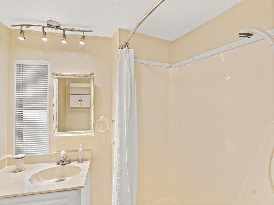 For Sale: $199,000 (2 beds, 2 baths, 1152 Square Feet)