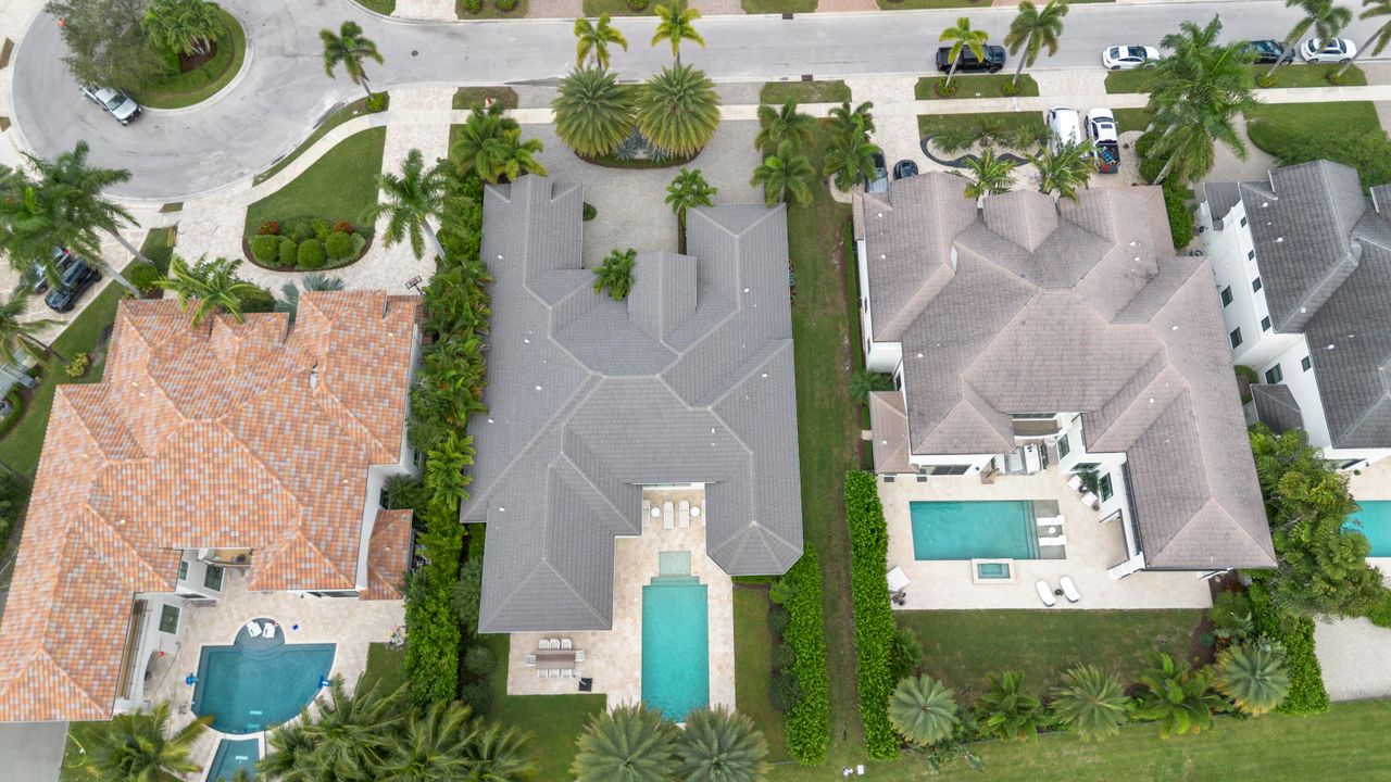 Active With Contract: $3,195,000 (4 beds, 5 baths, 4783 Square Feet)