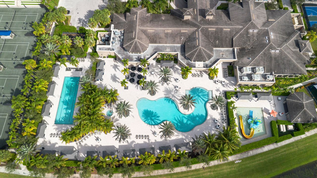 Active With Contract: $3,195,000 (4 beds, 5 baths, 4783 Square Feet)