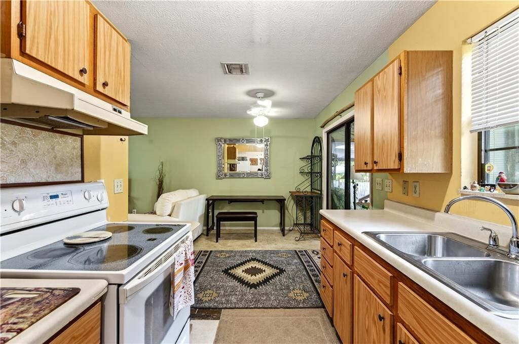 合同活跃: $199,000 (2 贝兹, 2 浴室, 984 平方英尺)