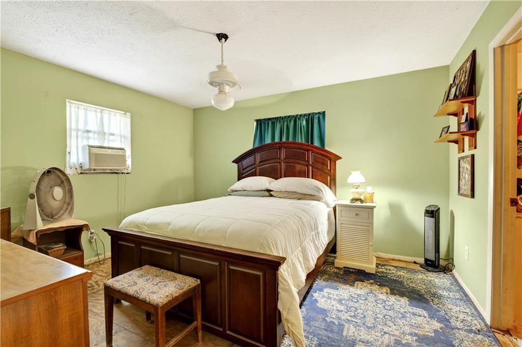 合同活跃: $199,000 (2 贝兹, 2 浴室, 984 平方英尺)