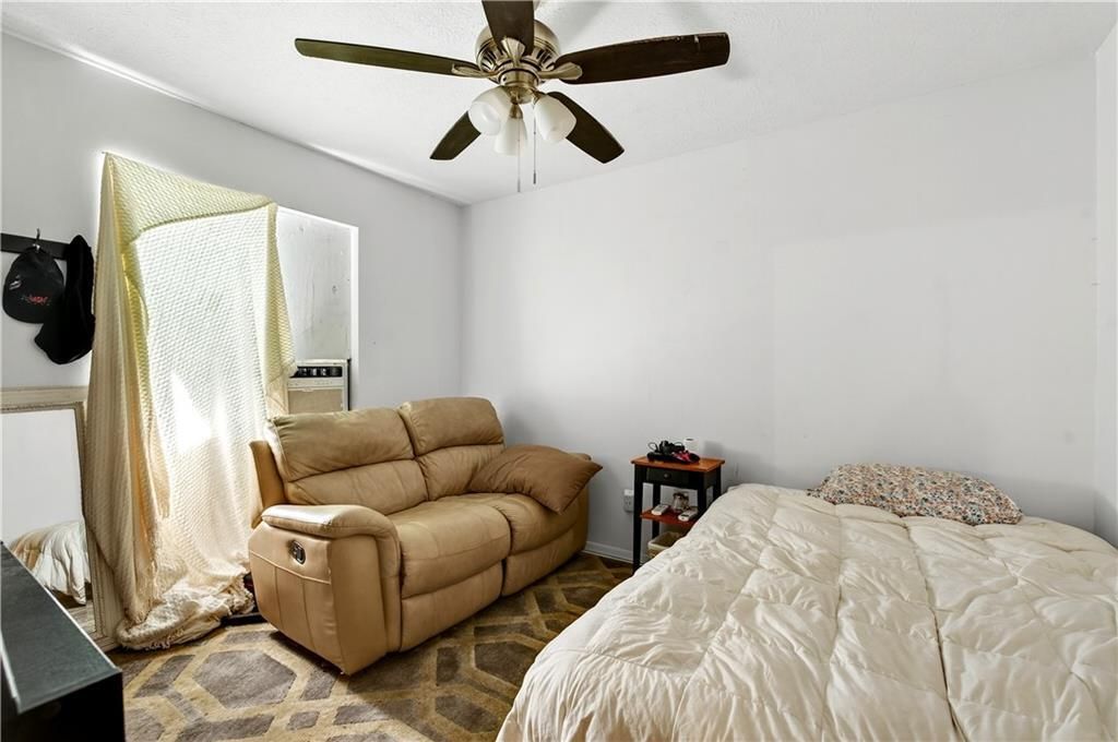 合同活跃: $199,000 (2 贝兹, 2 浴室, 984 平方英尺)