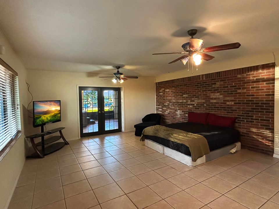 For Sale: $669,000 (4 beds, 2 baths, 2706 Square Feet)