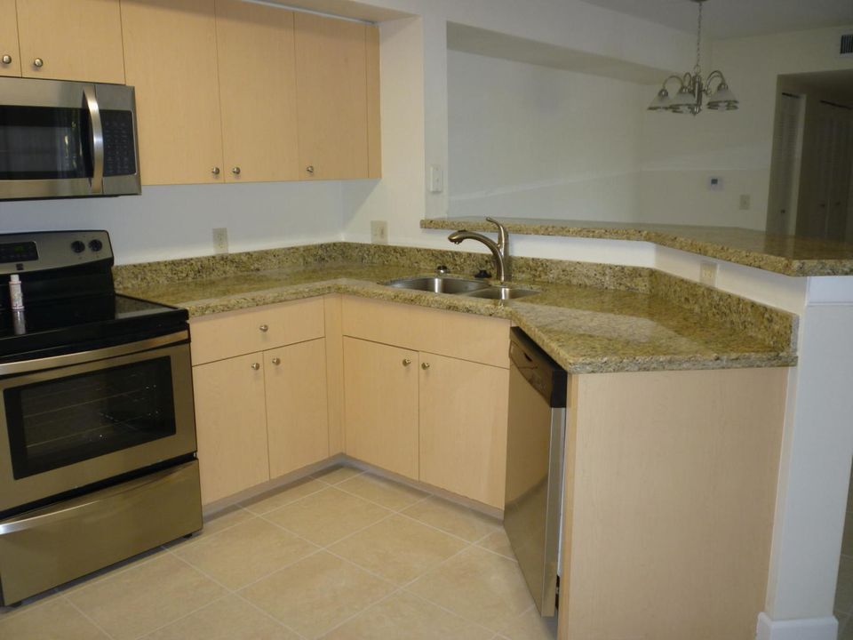 В аренду: $2,250 (3 спален, 2 ванн, 1300 Квадратных фут)