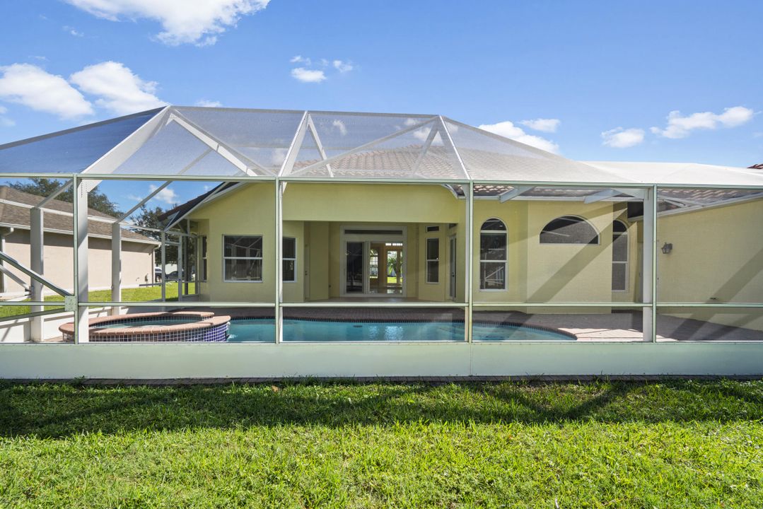 For Sale: $629,000 (4 beds, 3 baths, 2714 Square Feet)