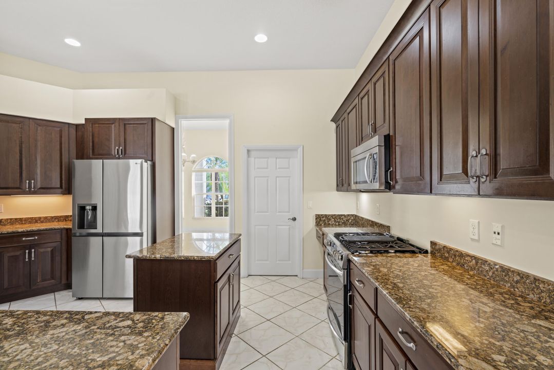 For Sale: $629,000 (4 beds, 3 baths, 2714 Square Feet)