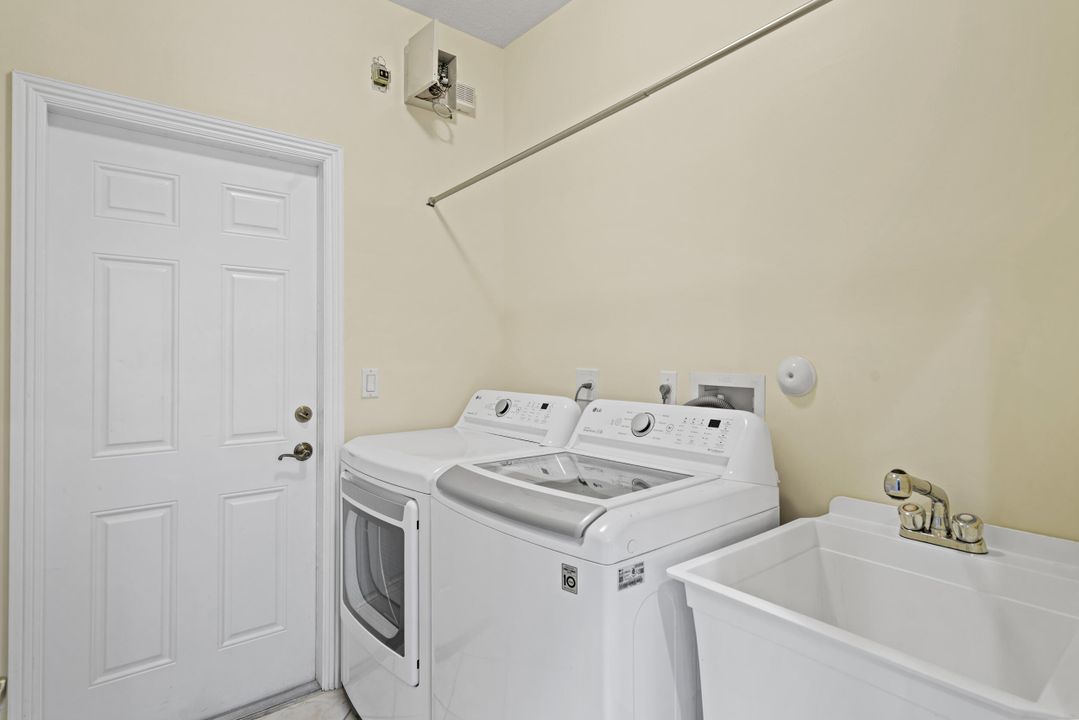 For Sale: $629,000 (4 beds, 3 baths, 2714 Square Feet)