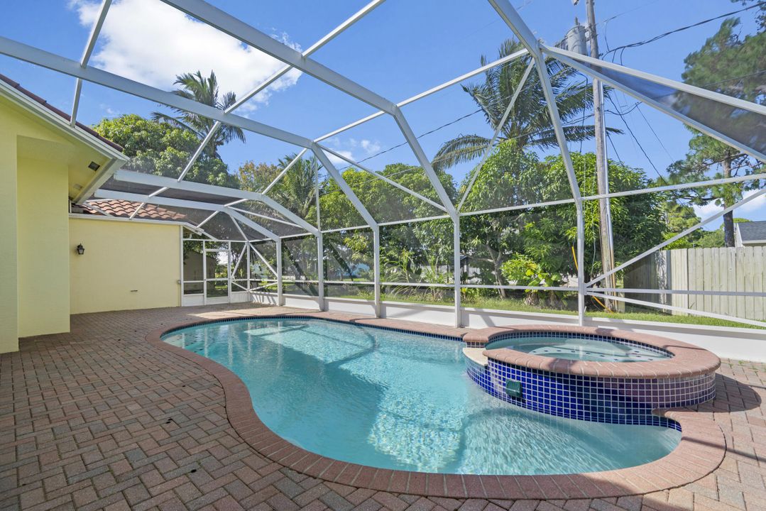 For Sale: $629,000 (4 beds, 3 baths, 2714 Square Feet)