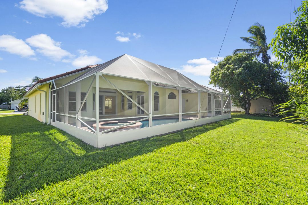 For Sale: $629,000 (4 beds, 3 baths, 2714 Square Feet)