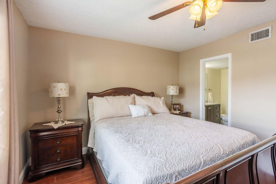 На продажу: $229,000 (2 спален, 2 ванн, 790 Квадратных фут)