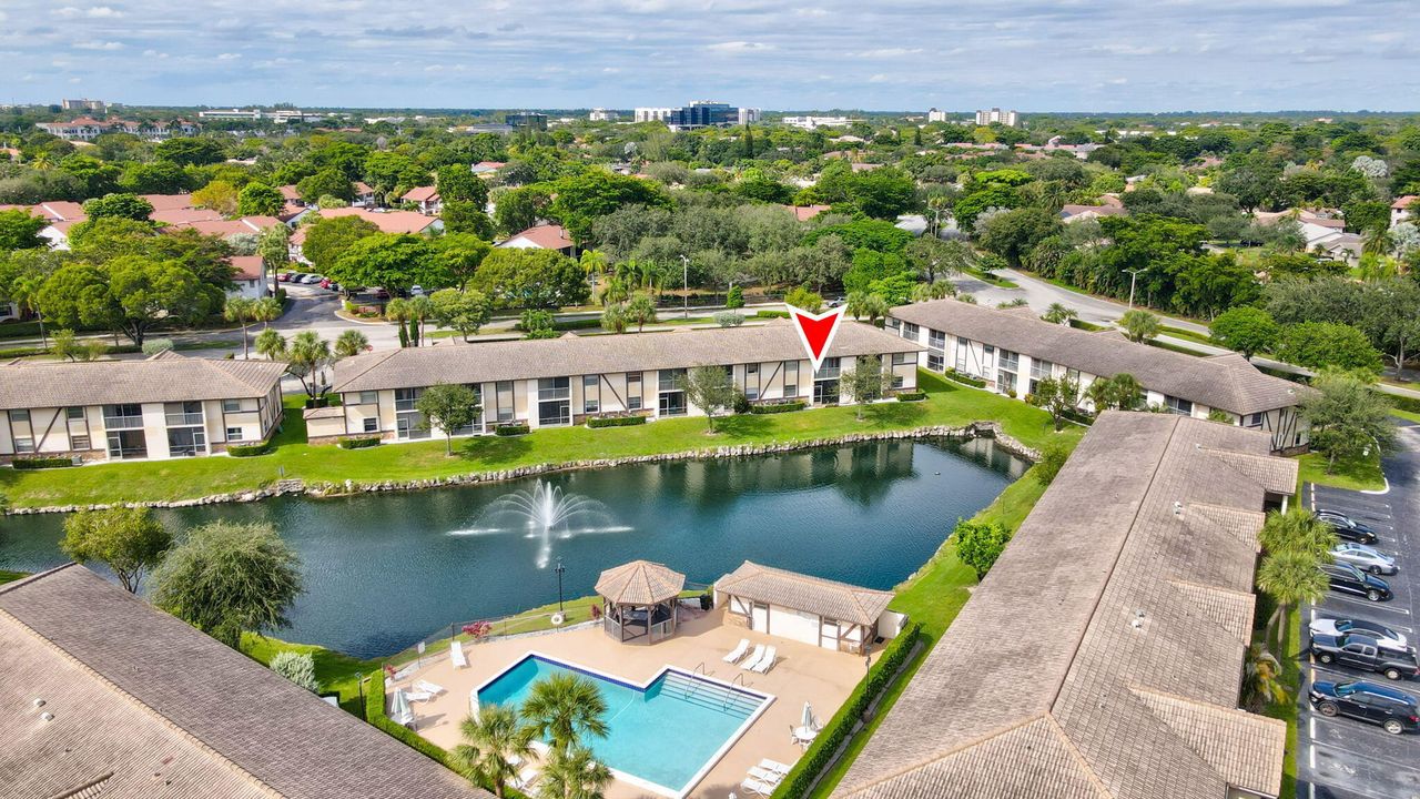 На продажу: $229,000 (2 спален, 2 ванн, 790 Квадратных фут)