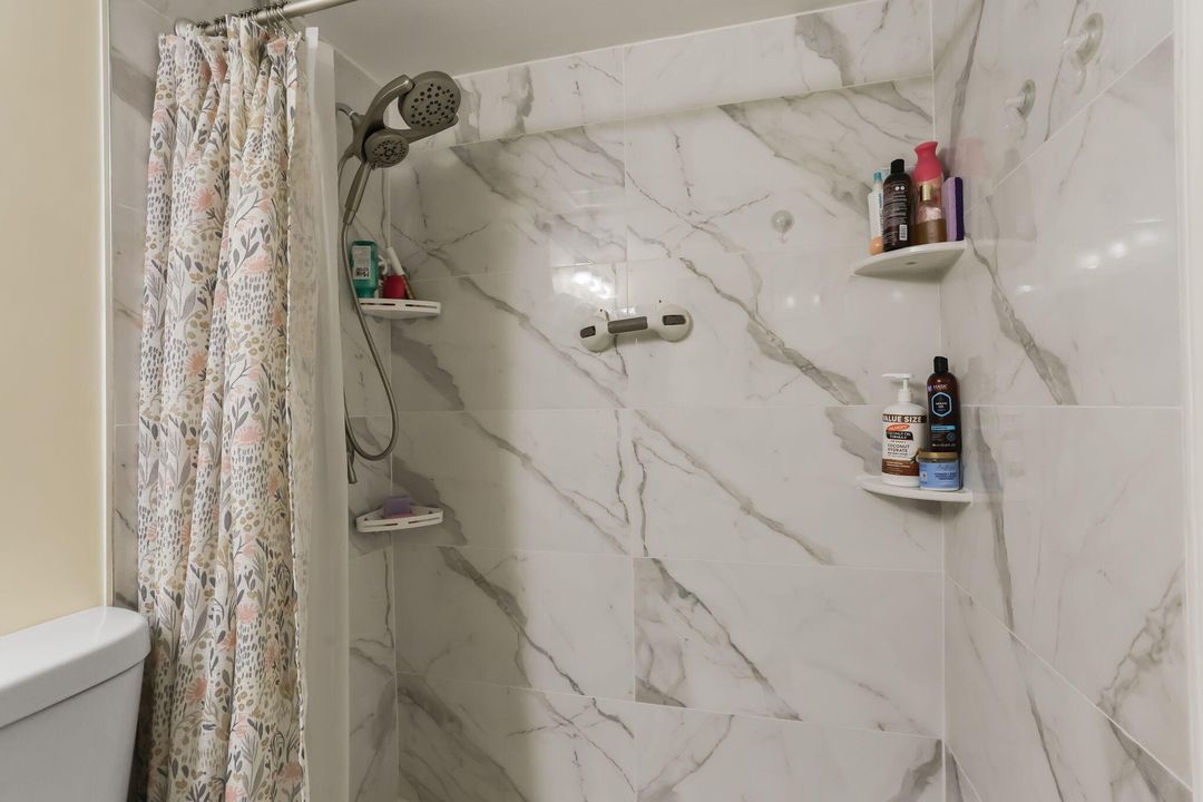 На продажу: $229,000 (2 спален, 2 ванн, 790 Квадратных фут)