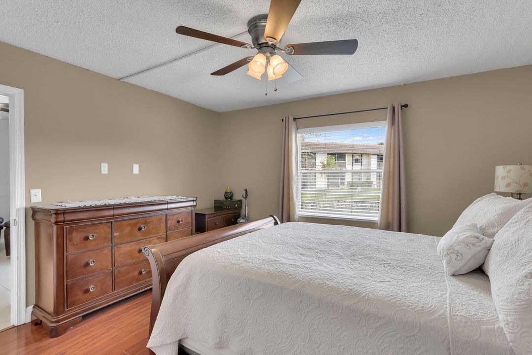 На продажу: $229,000 (2 спален, 2 ванн, 790 Квадратных фут)