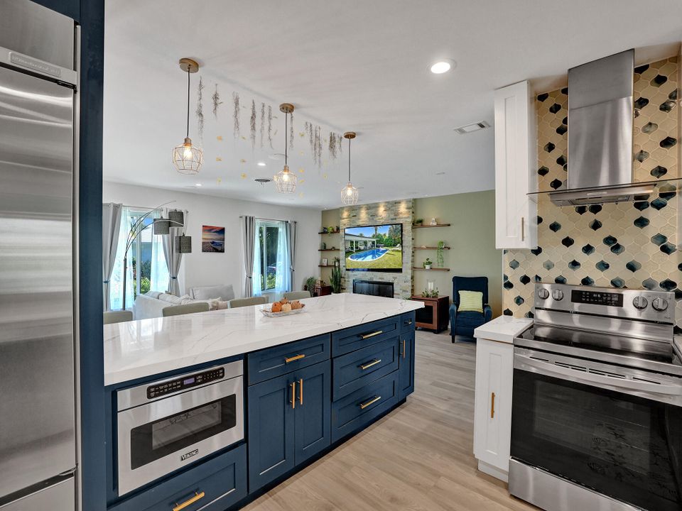 На продажу: $2,160,000 (5 спален, 2 ванн, 2482 Квадратных фут)