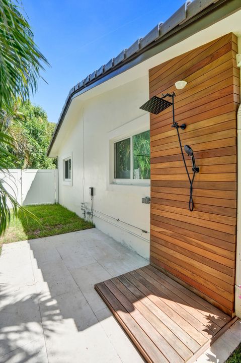 На продажу: $2,160,000 (5 спален, 2 ванн, 2482 Квадратных фут)