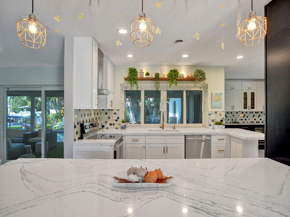 На продажу: $2,160,000 (5 спален, 2 ванн, 2482 Квадратных фут)