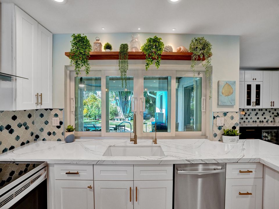 На продажу: $2,160,000 (5 спален, 2 ванн, 2482 Квадратных фут)