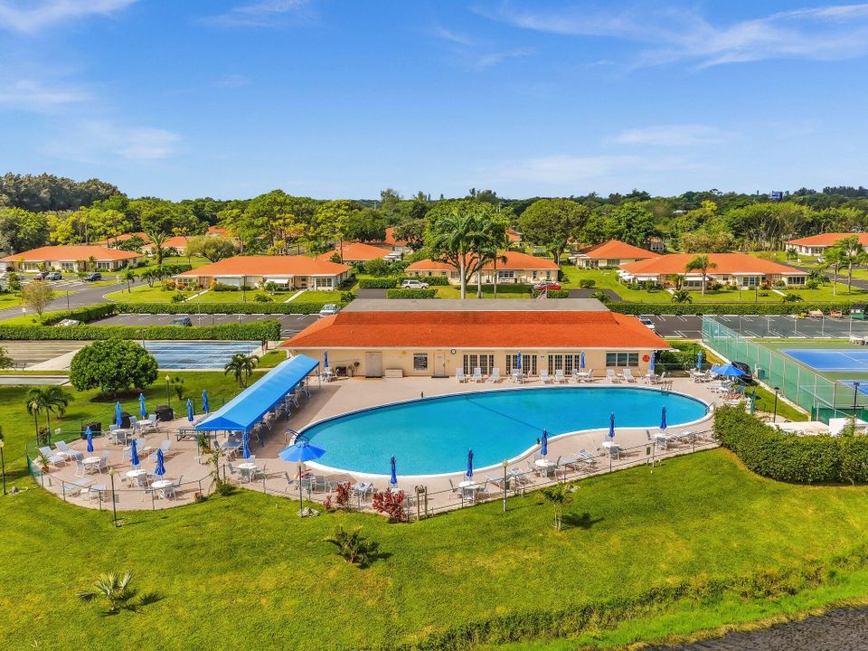 Под контрактом: $185,000 (1 спален, 2 ванн, 1080 Квадратных фут)