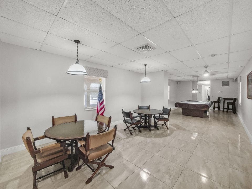 合同活跃: $2,350 (1 贝兹, 1 浴室, 840 平方英尺)