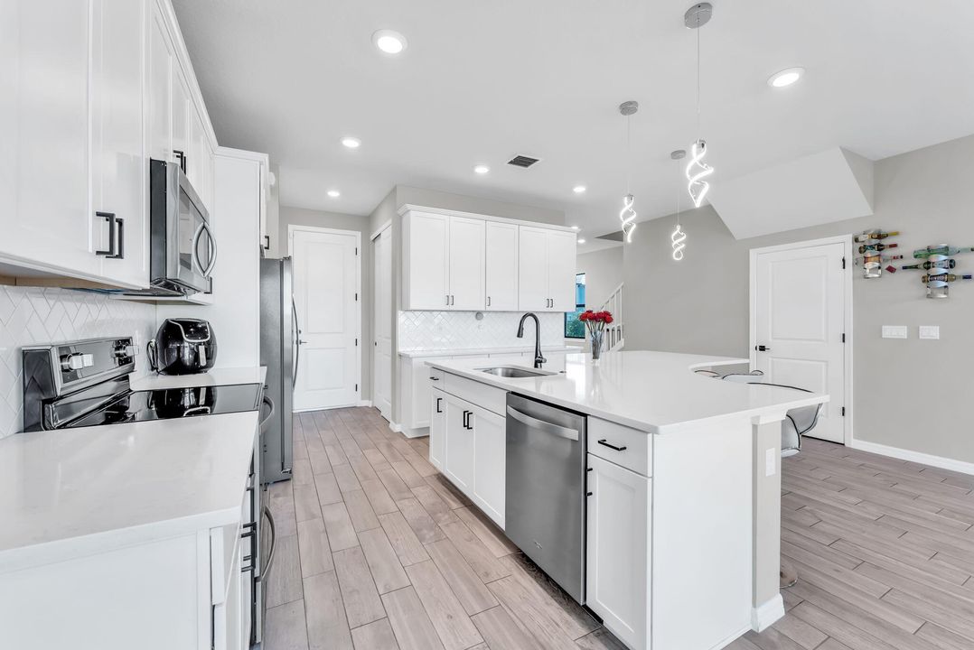 Active With Contract: $659,000 (3 beds, 2 baths, 1774 Square Feet)