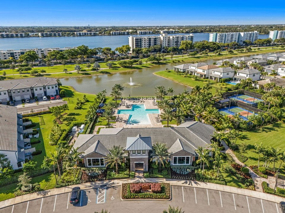 Active With Contract: $659,000 (3 beds, 2 baths, 1774 Square Feet)