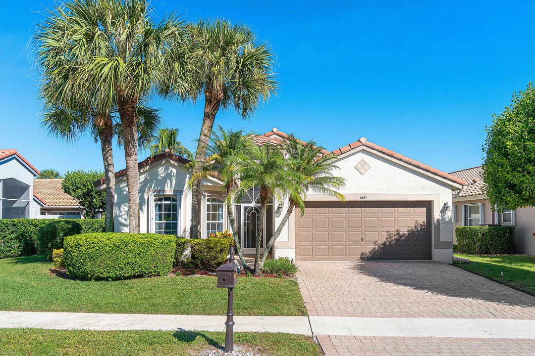 Active With Contract: $534,900 (3 beds, 2 baths, 1824 Square Feet)