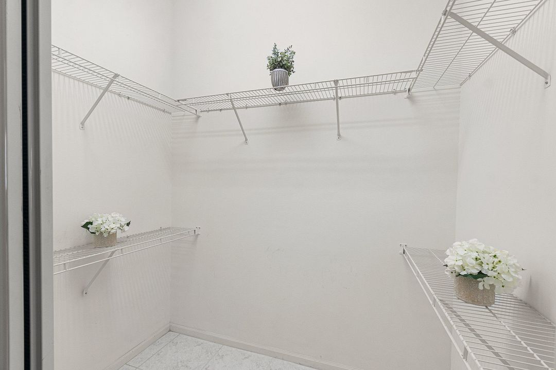 Active With Contract: $534,900 (3 beds, 2 baths, 1824 Square Feet)